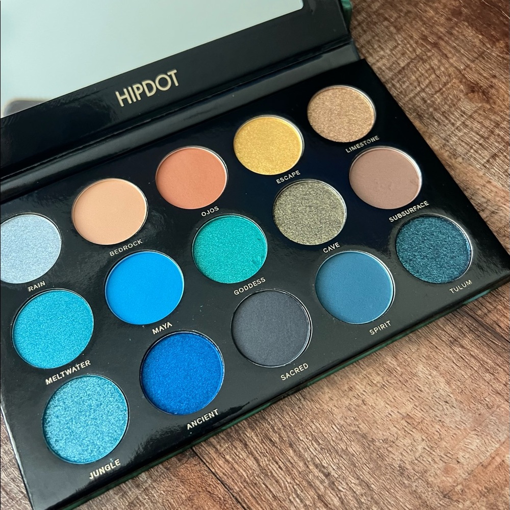 Hip Dot Eyeshadow Pallett cenote